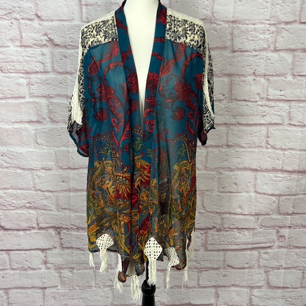 NWOT Gimmicks BKE (Buckle) Colorful Kimono Top Sz M
